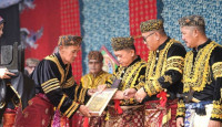 Lembaga Adat Enam Luhah Sungai Penuh Anugerahi Gelar Adat Kehormatan kepada Gubernur Jambi